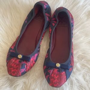 Tory Burch Floral Red Blue Holiday Flat